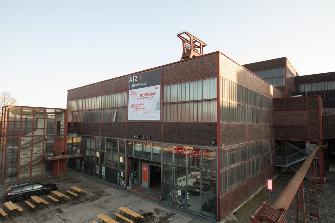 Blick auf Halle 12, Gelände der Zeche Zollverein